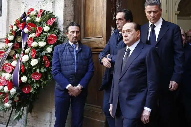 silvio berlusconi ai funerali di paolo bonaiuti 2 2