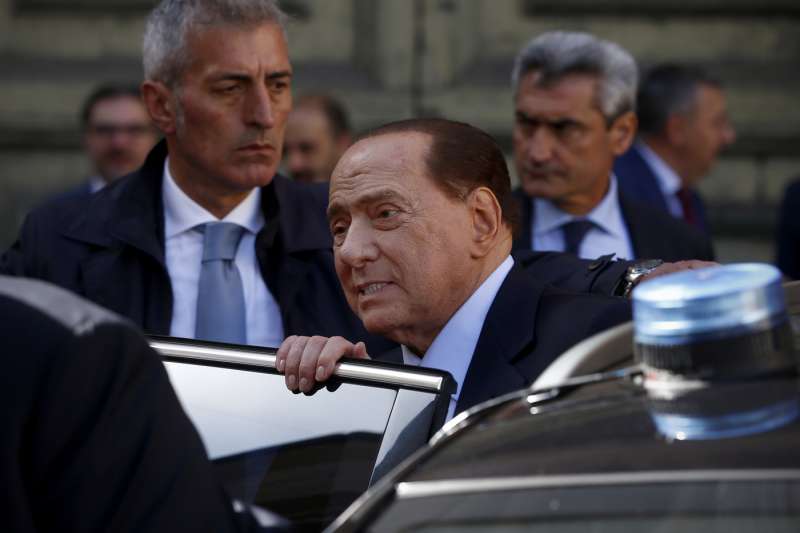 silvio berlusconi ai funerali di paolo bonaiuti4