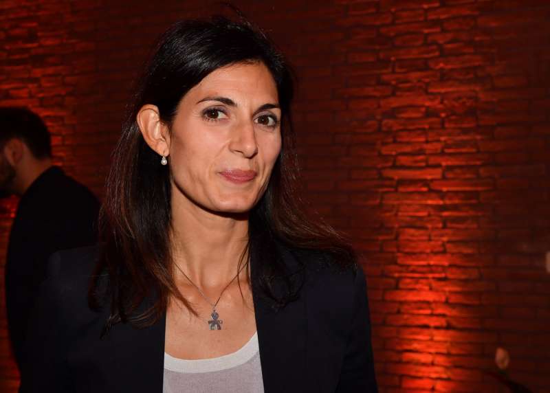 virginia raggi foto di bacco (1)