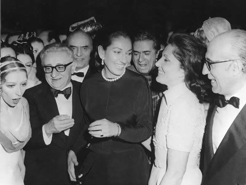 vittoria e giovanni leone con maria callas al teatro regio di torino