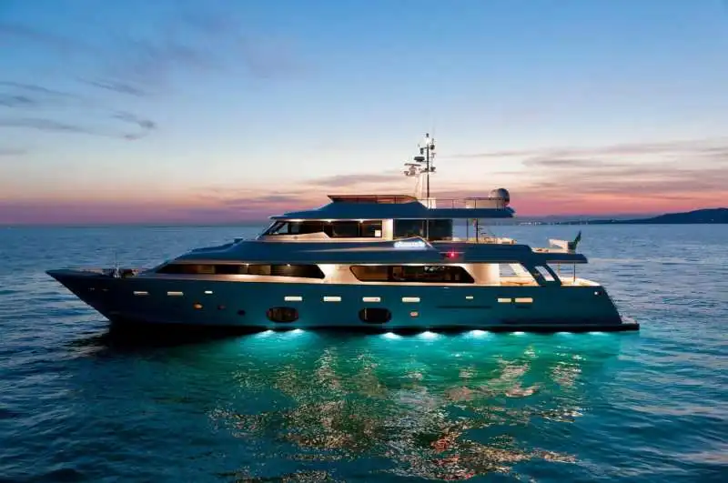 yacht ferretti 4