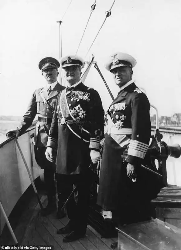 adolf hitler miklos horthy e erich reader sullo yacht grille