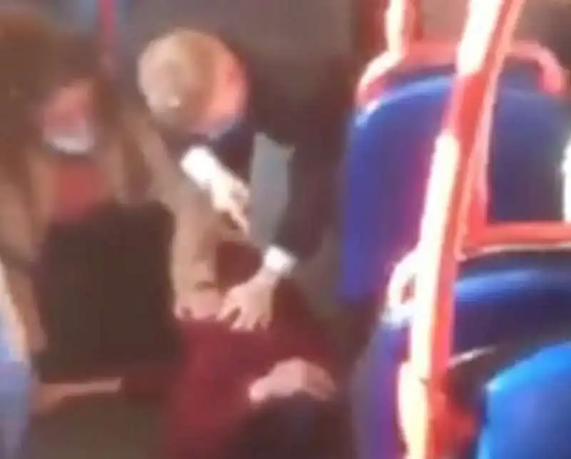 aggressione su un autobus di birmingham  3