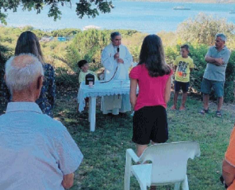 becciu celebra al golfo degli aranci