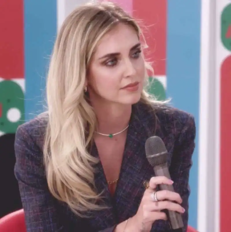 chiara ferragni intervistata da simona ventura