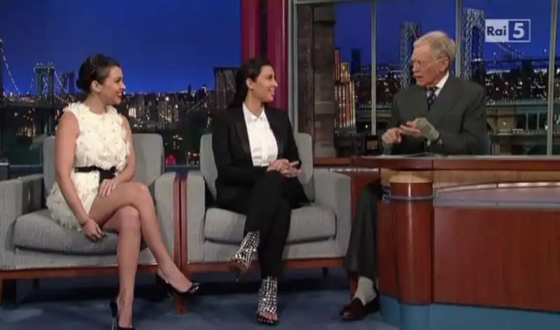 courtney e kim kardashian ospiti del david letterman show   16 gennaio 2013 2