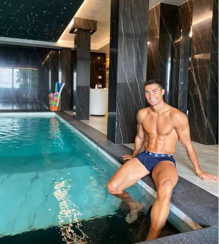 CRISTIANO RONALDO IN ISOLAMENTO