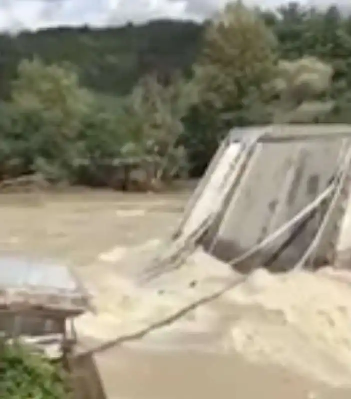 crollo del ponte sul sesia  2