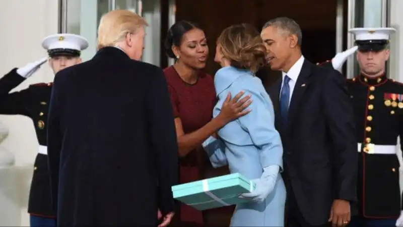 DONALD E MELANIA TRUMP CON MICHELLE E BARACK OBAMA