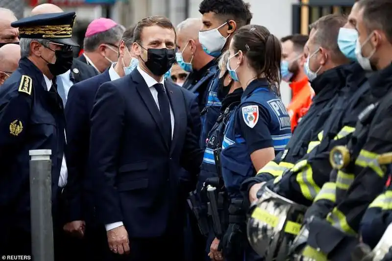 emmanuel macron a nizza dopo l attentato