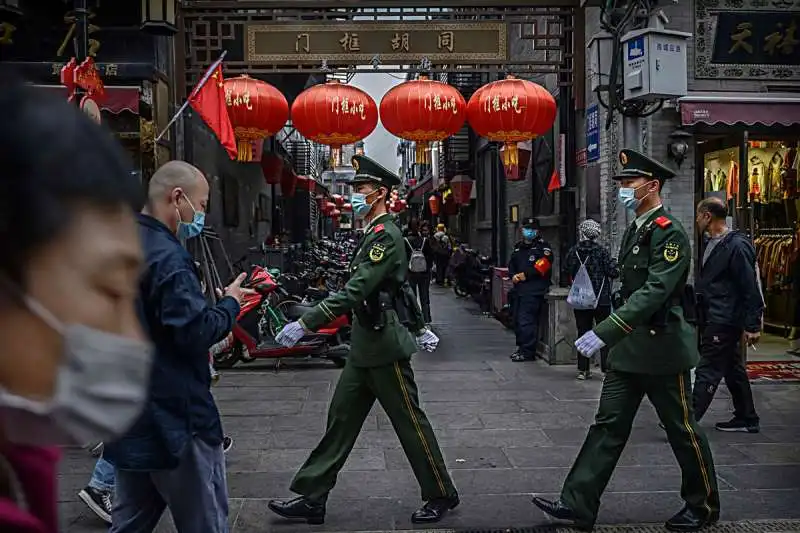 esercito nelle strade in cina