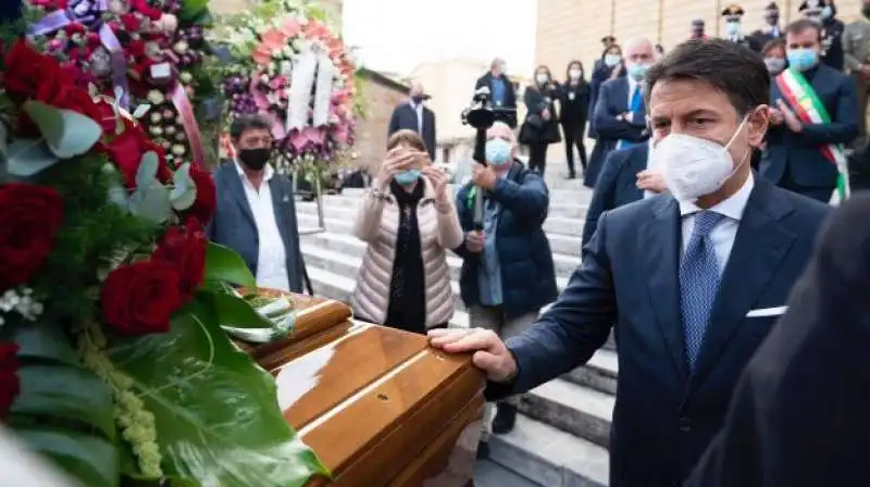 giuseppe conte funerali santelli 