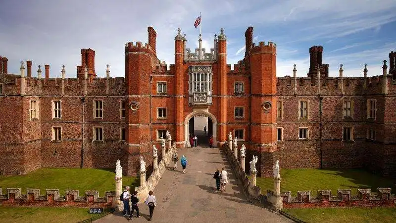 hampton court