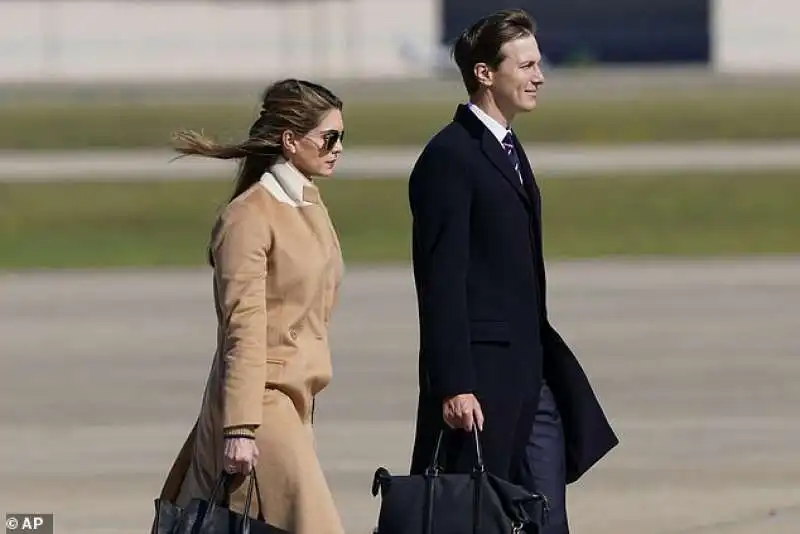 hope hicks e jared kushner senza mascherina