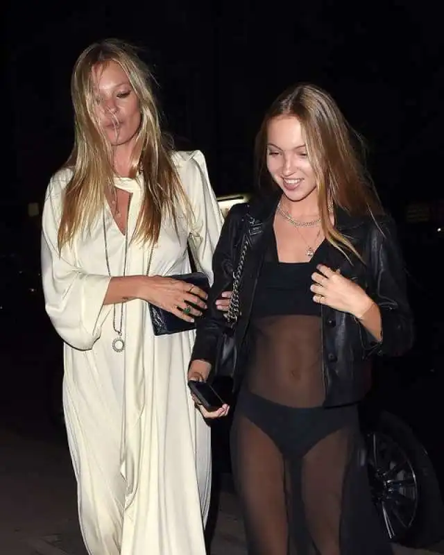 kate moss e la figlia lila grace  8