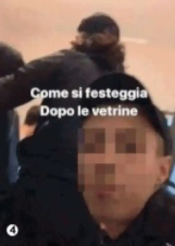 LA RIVOLTA A TORINO - I RAGAZZI RIVENDICANO I SACCHEGGI SU INSTAGRAM     