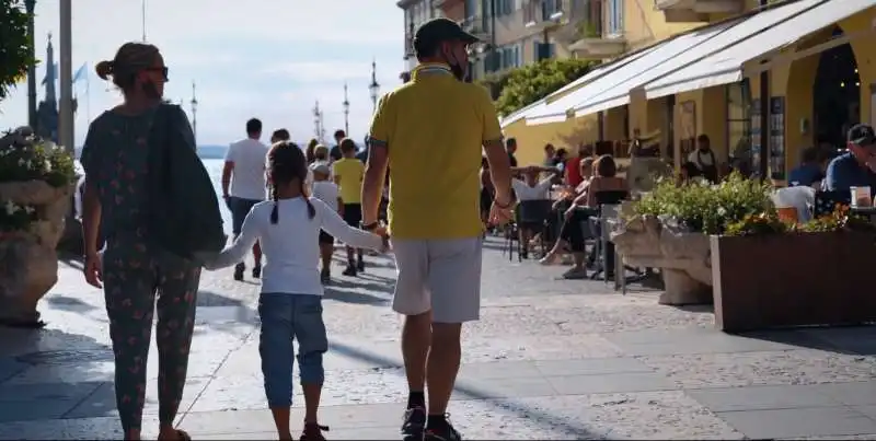 lo spot del comune di lazise 17