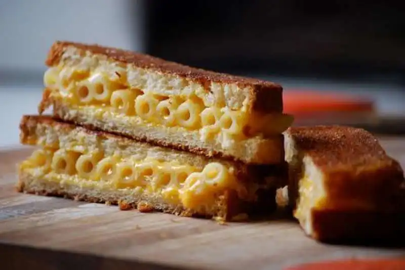 mac and cheese sandwich  1