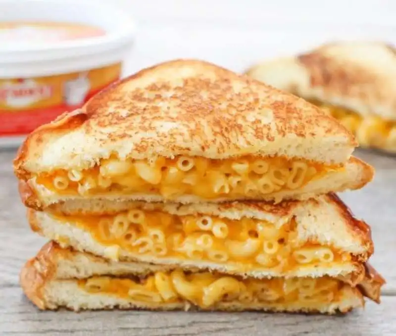 mac and cheese sandwich  3