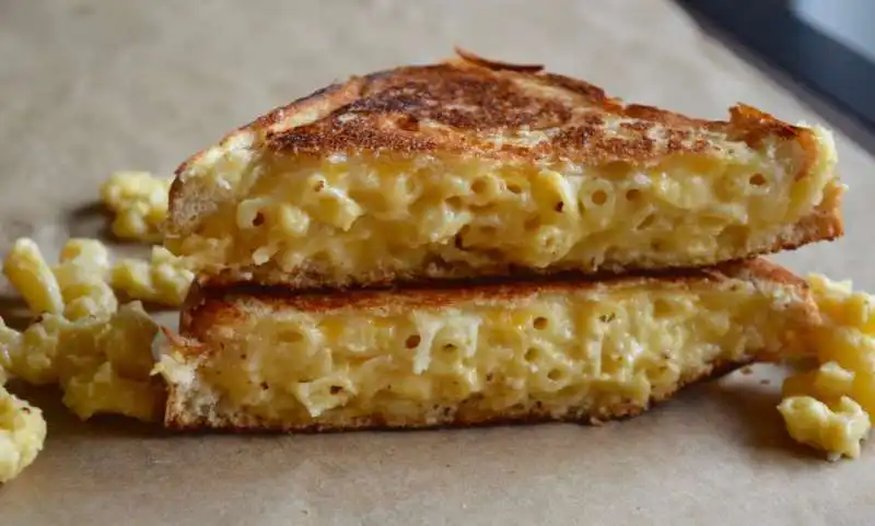 mac and cheese sandwich  5