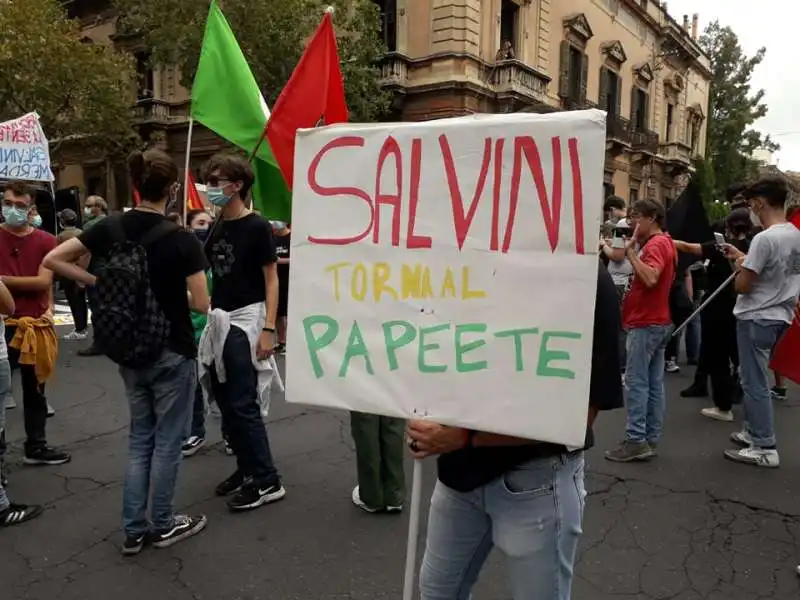 manifestazione contro salvini a catania