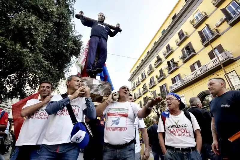 manifestazione operai whirlpool a roma 2