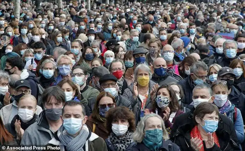 manifestazioni  a parigi per ricordare il professor paty