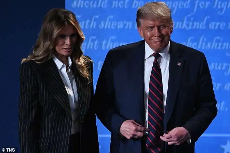 melania e doald trump sul palco del dibattito di cleveland   29 settembre