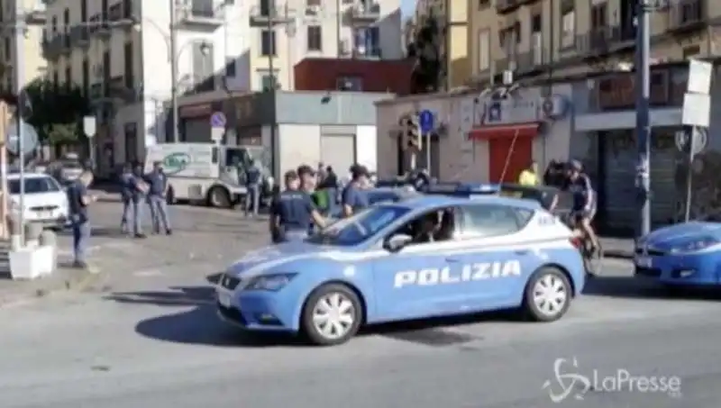 napoli, rapinatore 17enne morto durante sparatoria con la polizia