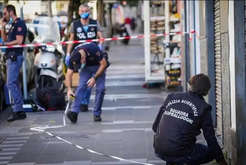 napoli, rapinatore 17enne morto durante sparatoria con la polizia 5