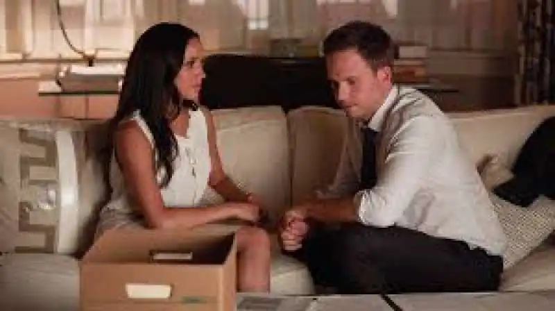 patrick j. adams e meghan markle 11