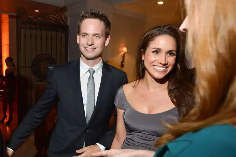 patrick j. adams e meghan markle 14