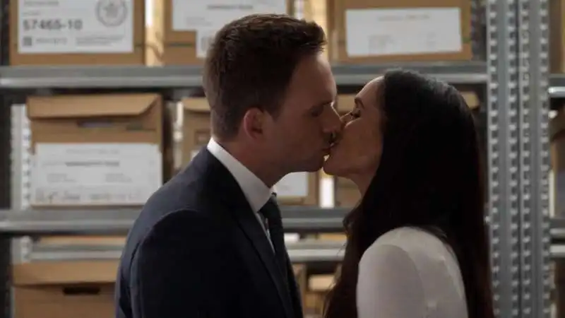 patrick j. adams e meghan markle 5