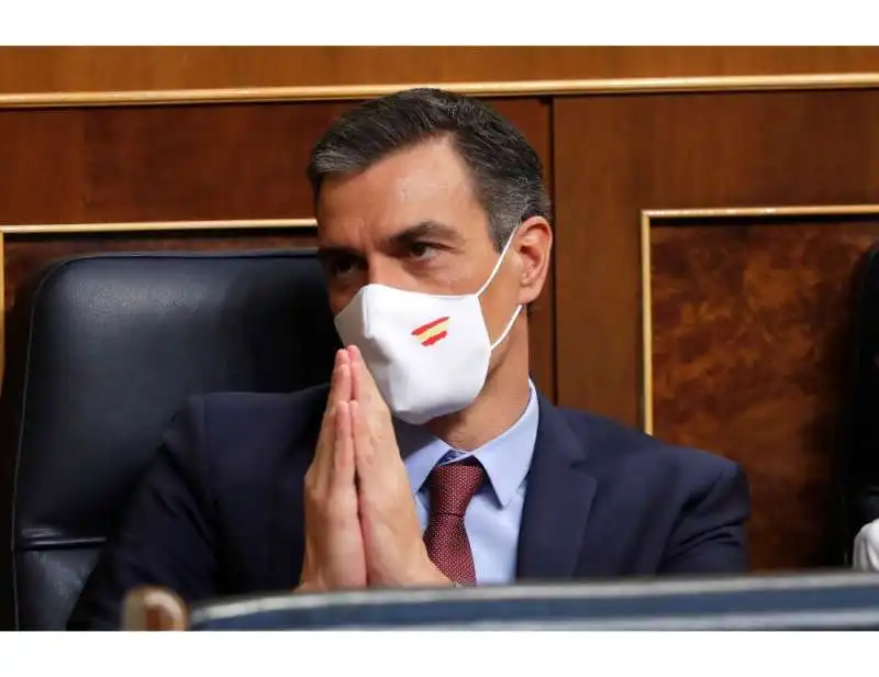 PEDRO SANCHEZ CON LA MASCHERINA