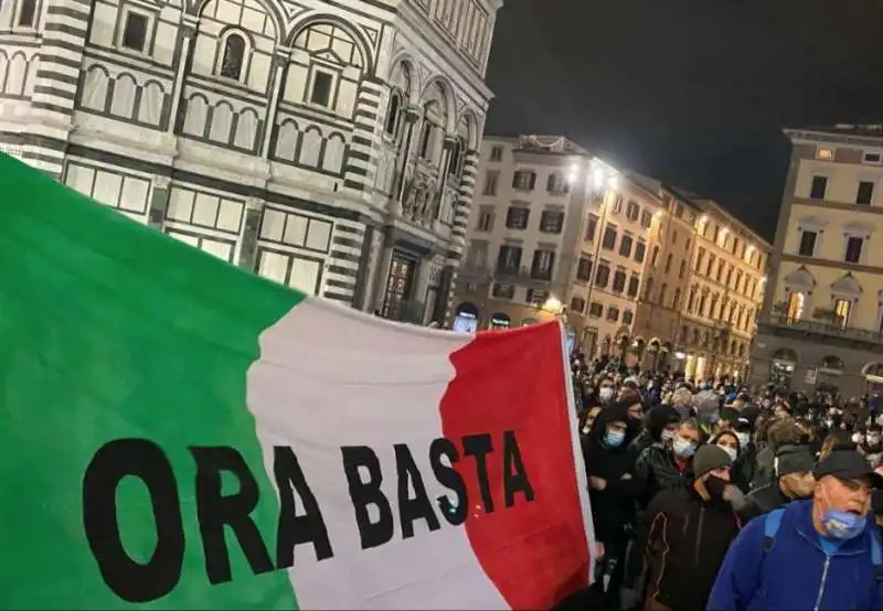 protesta contro le misure anti covid a firenze 17