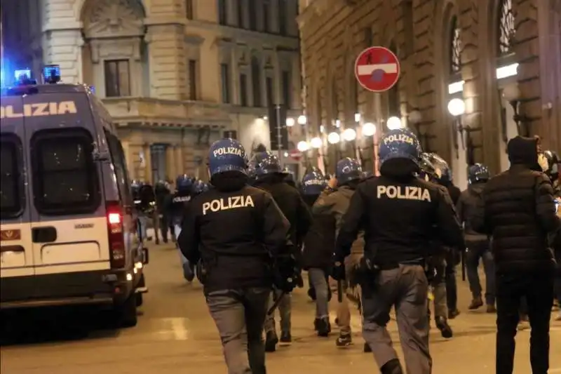 protesta contro le misure anti covid a firenze 4