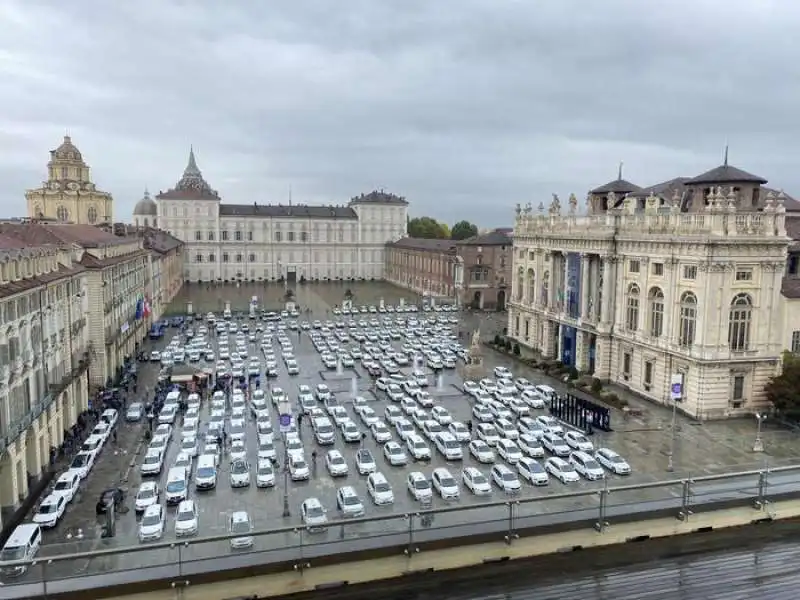 protesta dei tassisti a torino 3