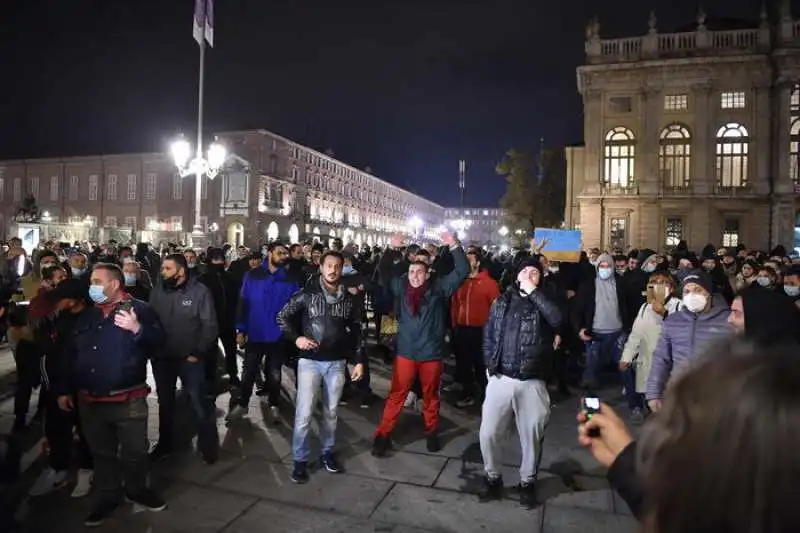 protesta per le misure anti covid   scontri a torino 7