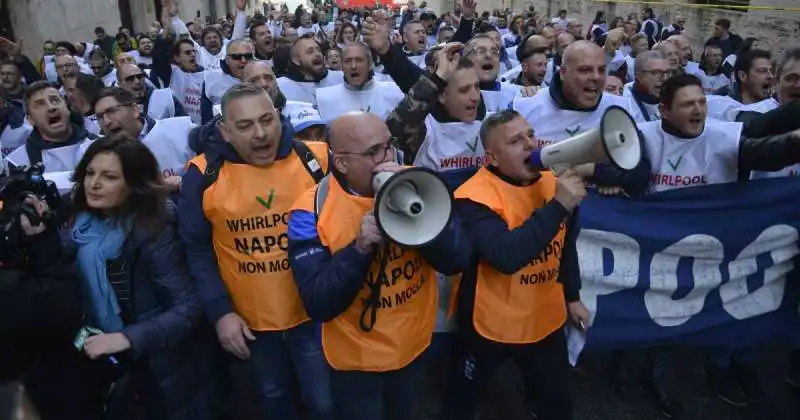 PROTESTE  ALLA WHIRLPOOL DI NAPOLI