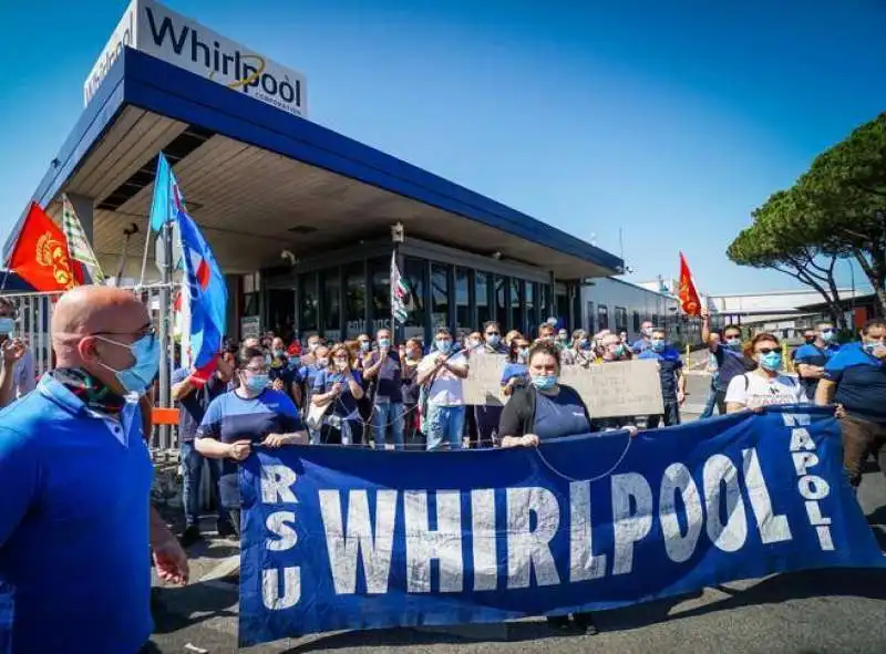 PROTESTE ALLA WHIRLPOOL DI NAPOLI