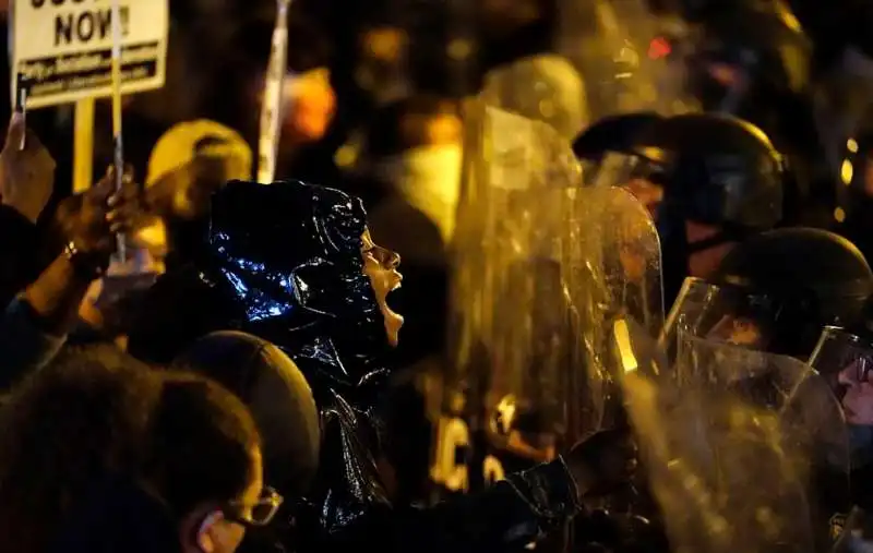 proteste e vandalismo a philadelphia 2 copia