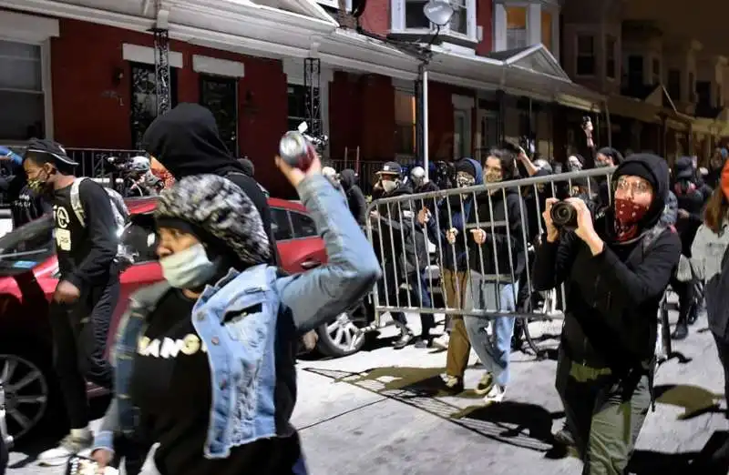 proteste e vandalismo a philadelphia 4