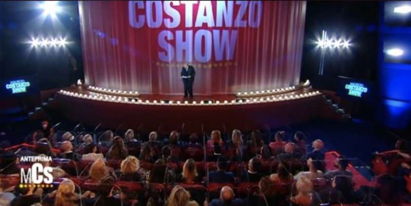 pubblico separato dal plexiglas al maurizio costanzo show