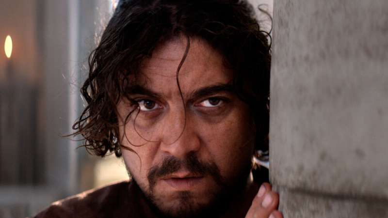 riccardo scamarcio l ombra di caravaggio