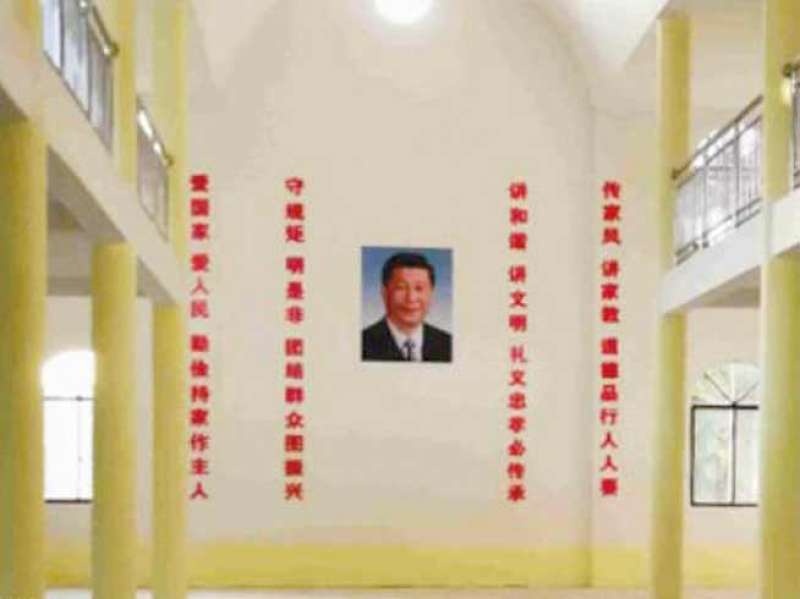 RITRATTI DI XI JINPING NELLE CHIESE CATTOLICHE IN CINA 1