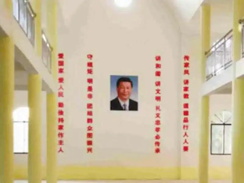 RITRATTI DI XI JINPING NELLE CHIESE CATTOLICHE IN CINA 1