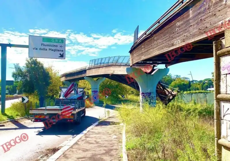 ROMA CROLLO PONTE SULLA LAURENTINA