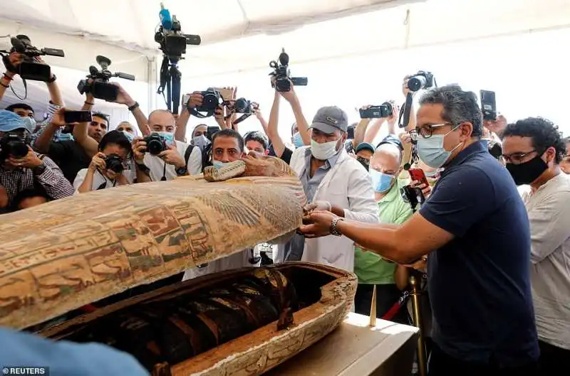 sarcofagi ritrovati a saqqara in egitto 1