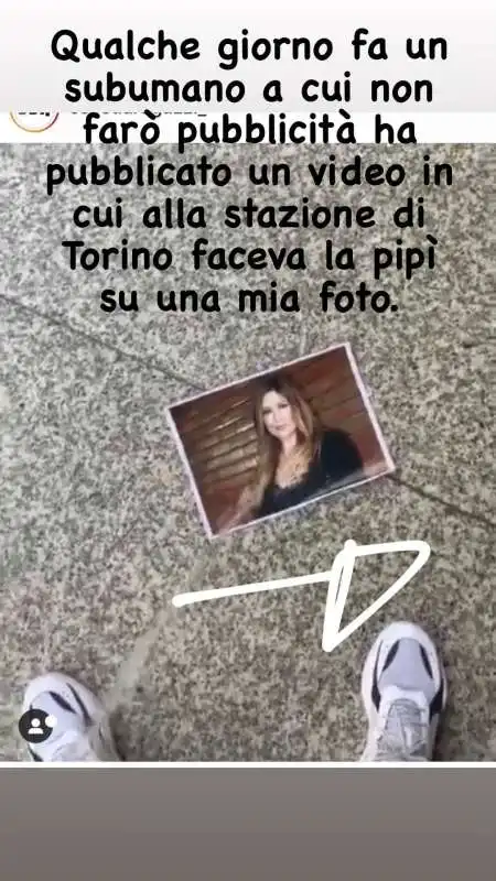 selvaggia lucarelli e il video della pipi' sulla sua foto 