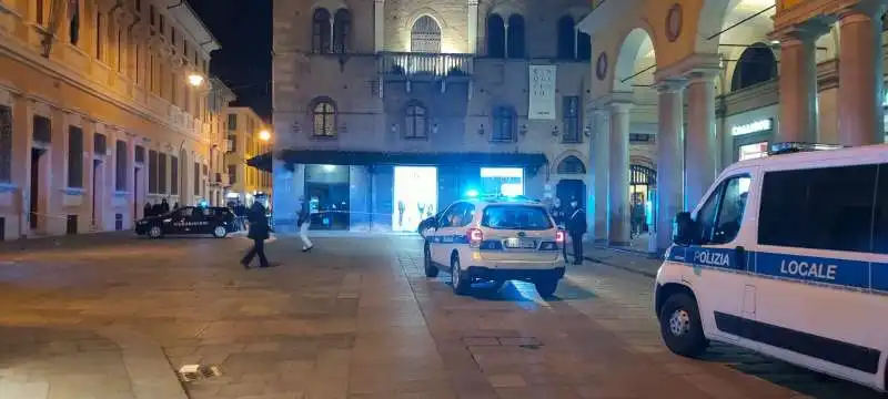 SPARI  IN  PIAZZA  A REGGIO EMILIA